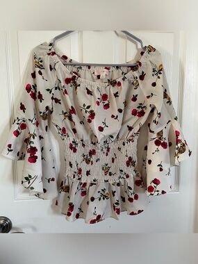 Timing White Rose Print Bell Sleeve Blouse size S
